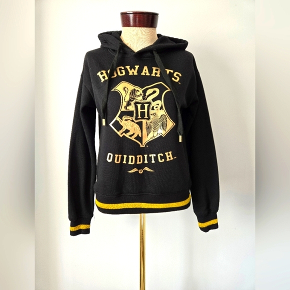 HARRY POTTER Black and Gold Hogwarts Quidditch Sweater. Size XS - Picture 1 of 11